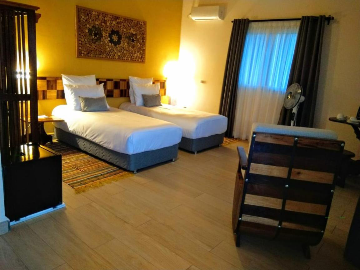 Bira Hotel Antsirabe Exterior foto