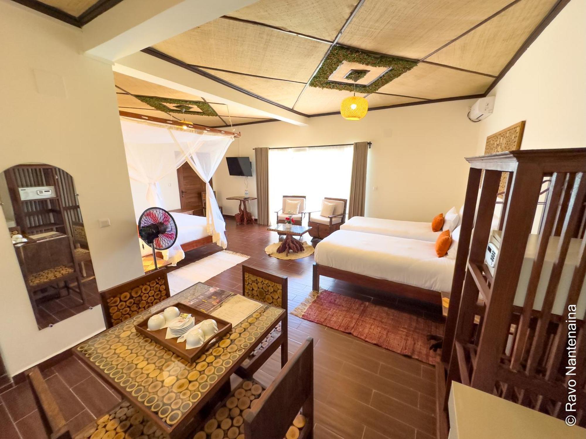 Bira Hotel Antsirabe Exterior foto
