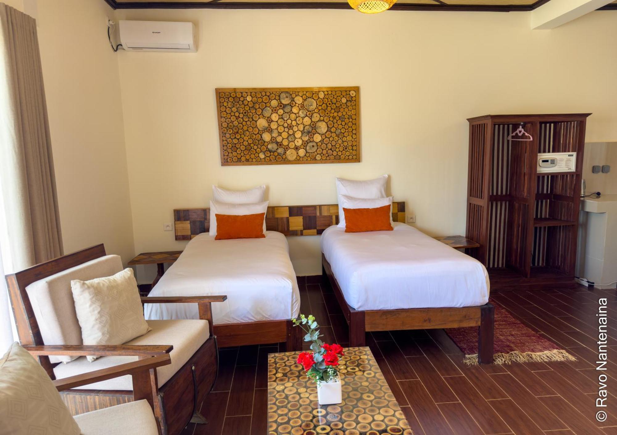 Bira Hotel Antsirabe Exterior foto