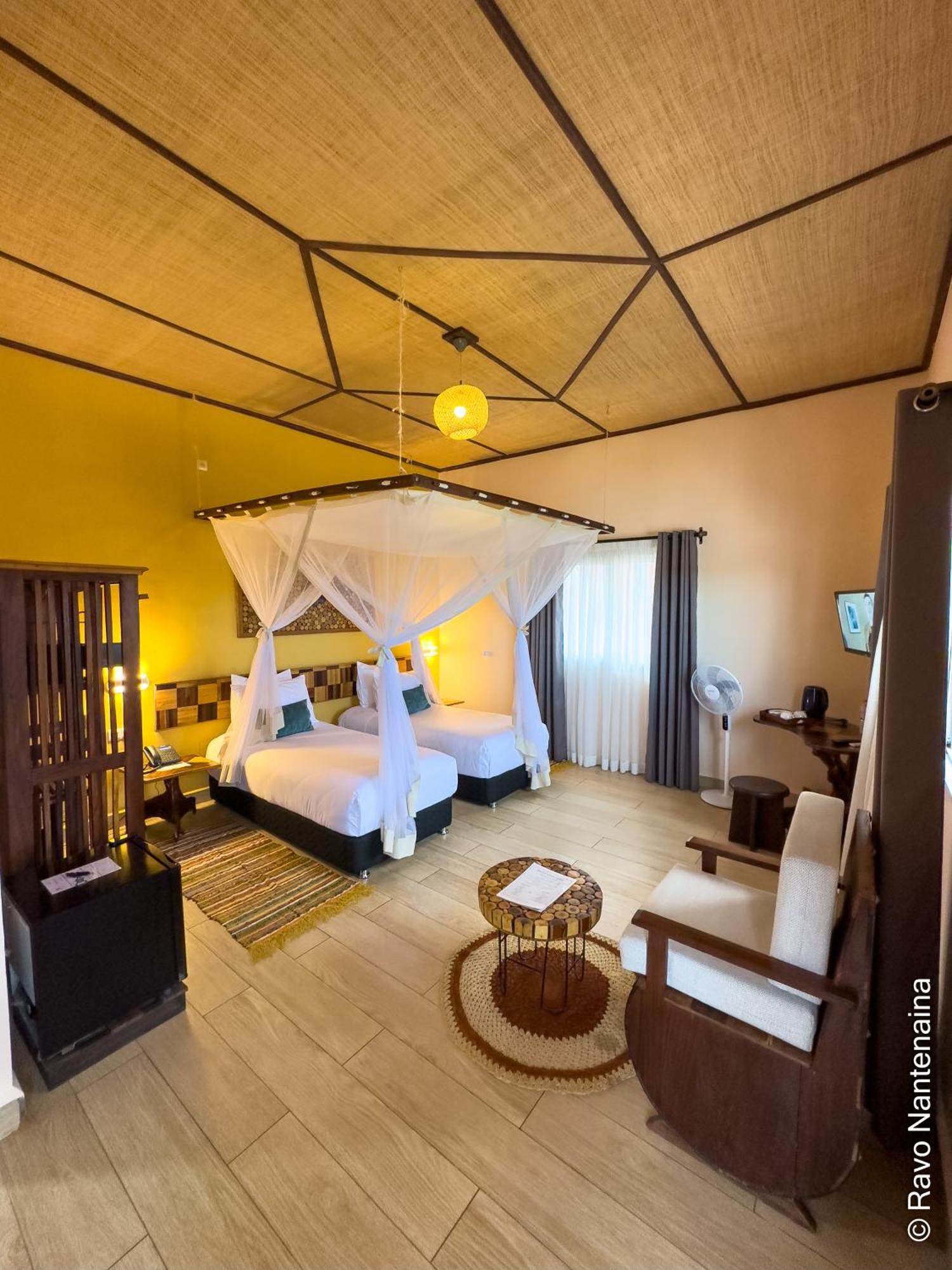 Bira Hotel Antsirabe Exterior foto